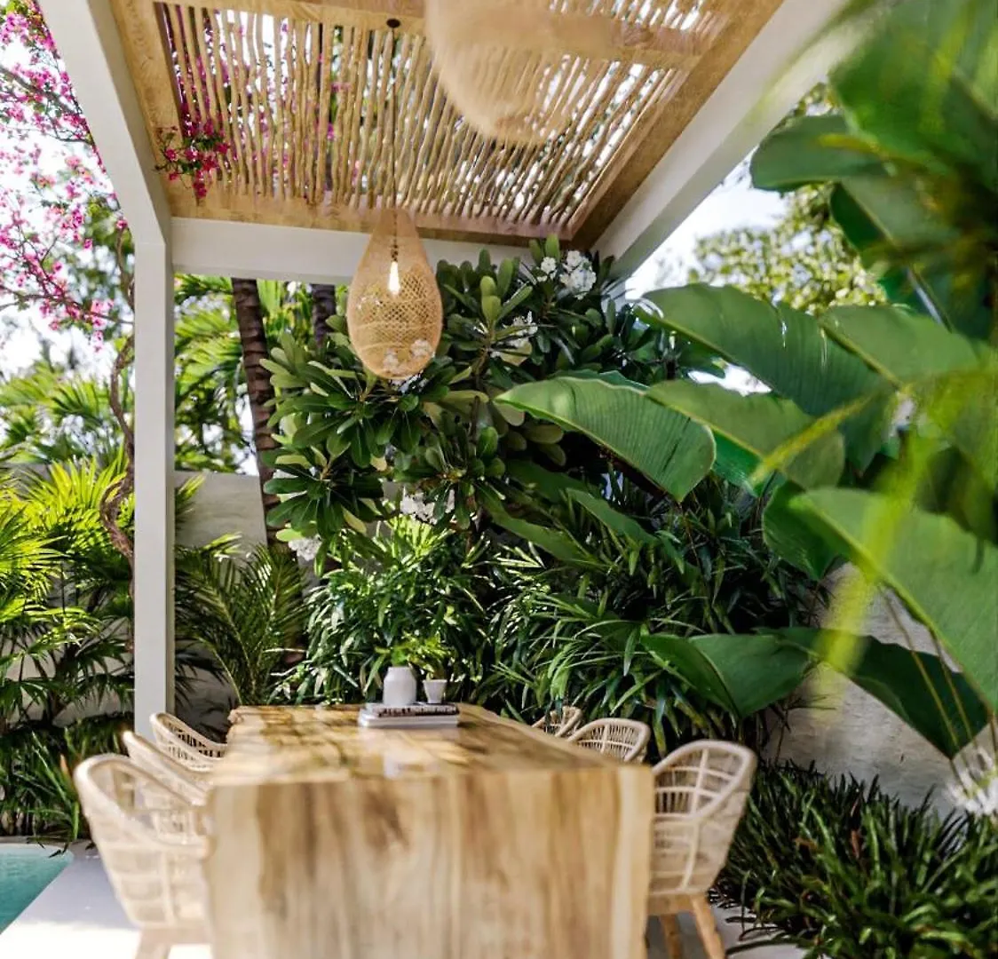 Villa Utopia Uluwatu Mantaak Indonesia